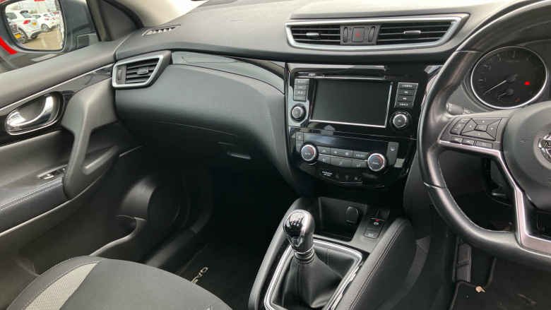 Nissan Qashqai 1.3 DiG-T Acenta Premium 5dr Petrol Hatchback